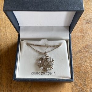 Silver and Cubic Zirconia Snowflake Necklace with Box Christmas Gift Winter